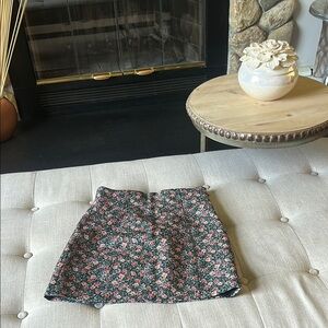 Zara Black Rose‎ Floral Mini Skirt Size XS